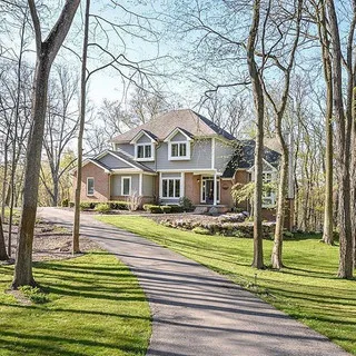 🏡 Can you picture yourself living in this wooded paradise? ⁠
⁠
This house is stunning, so many beautifully done