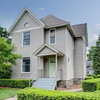 Upcoming Open Houses in the area this weekend! ⁠
⁠
Click the link in my Bio to see the list!⁠
⁠
Can't make it to the