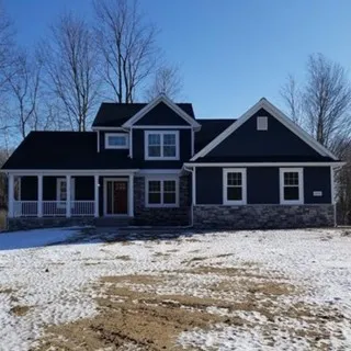 Check out this gorgeous new construction home in #howell!⁠
🏡 This home is move-in ready and just minutes to I-96 for an