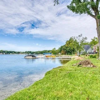 Even though there's snow ☃️ on the ground, it could be a great time to find your perfect home on the water❗⁠
⁠
Check out